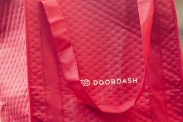 What-Makes-More-Money-Door-dash-or-Uber-Eats